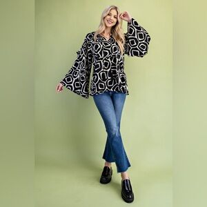 💚 3343. Bell Sleeve Abstract Printed Blouse